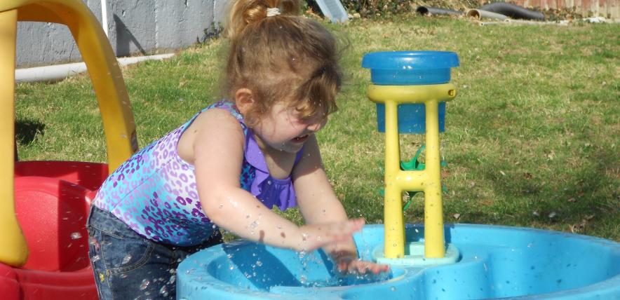 Girl plays with water. Pic by ECraig4